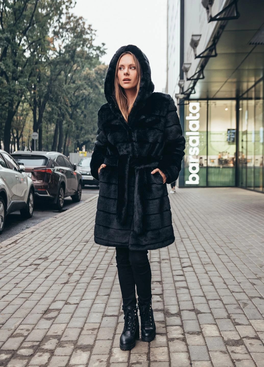 Шуба з поперечного еко хутра з капюшоном 084 чорна – Photo 4